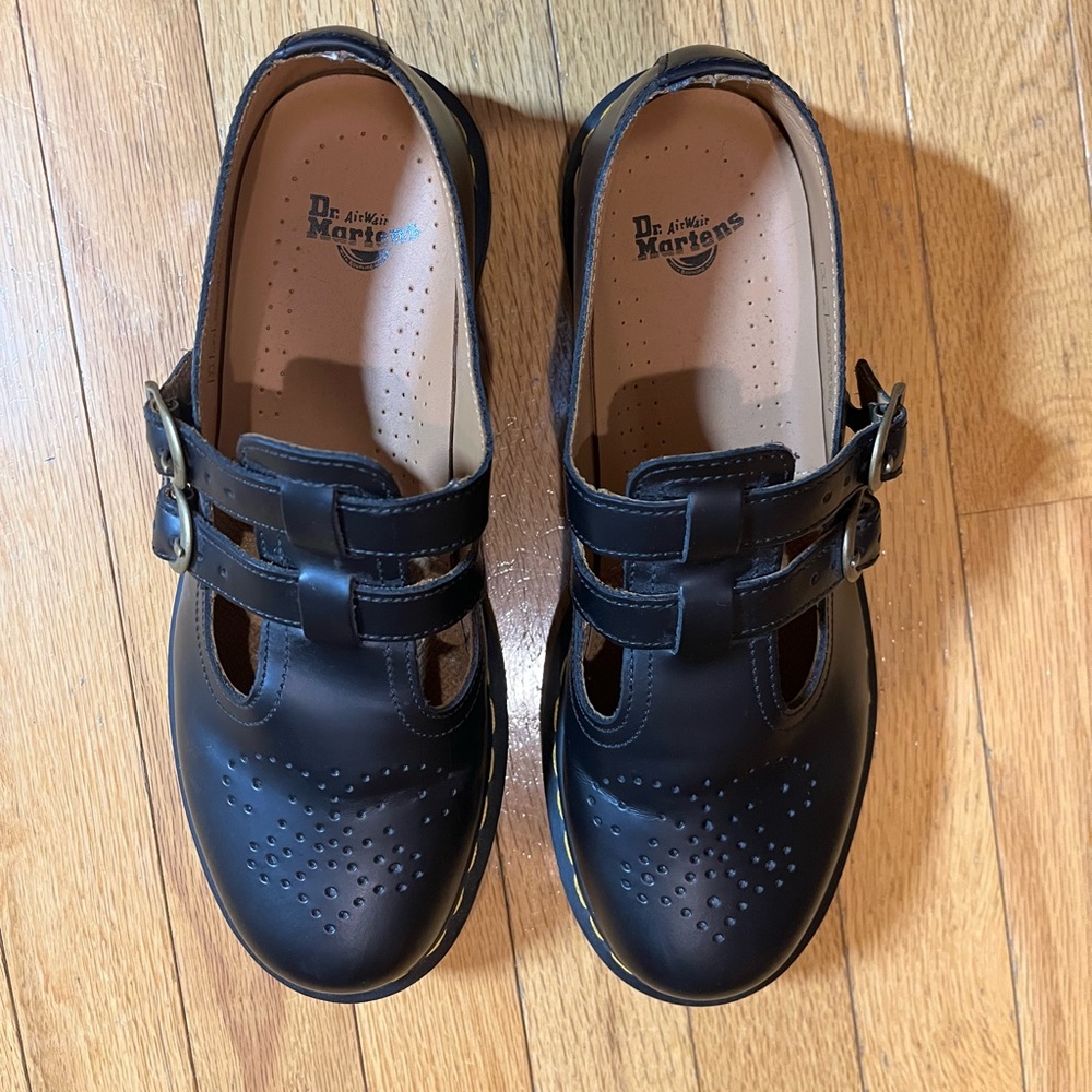 Dr. Martens 8065 smooth leather mary janes!